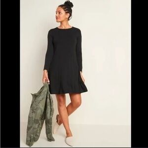 Old Navy Women’s M Long-Sleeve Mini Swing Dress in Black Floral
